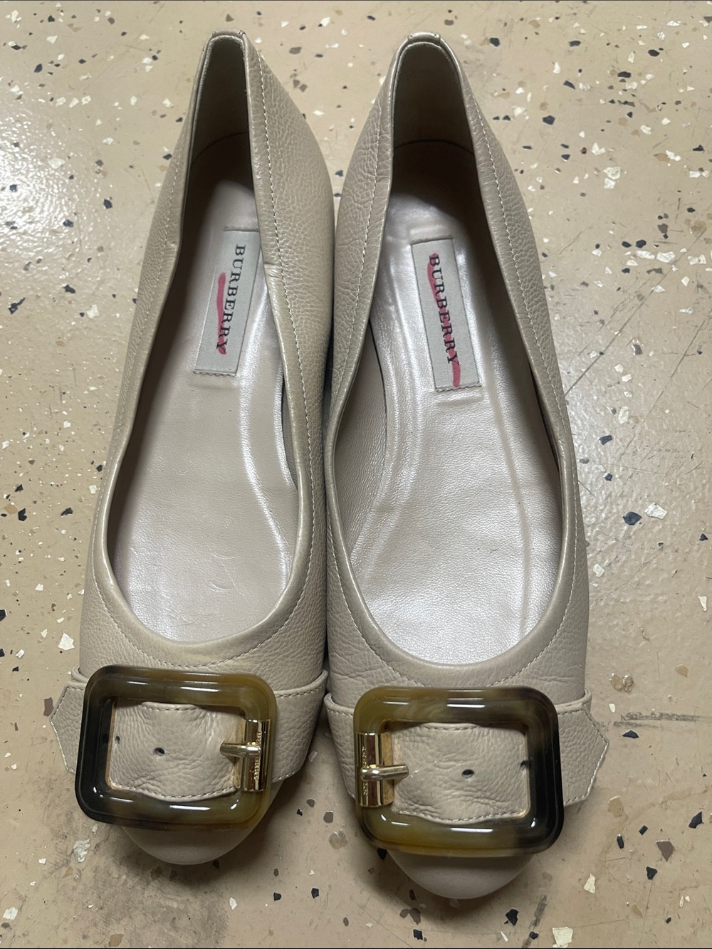 Size 39 Burberry Cream Leather Ballet Flats with Tortoiseshell Buckle